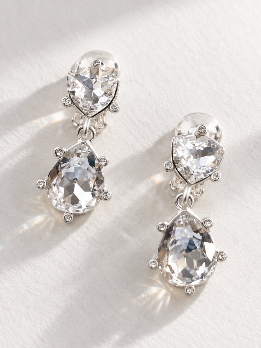 Oscar de la Renta 18K White Gold Crystal Teardrop Drop Earrings Bridal Jewelry
